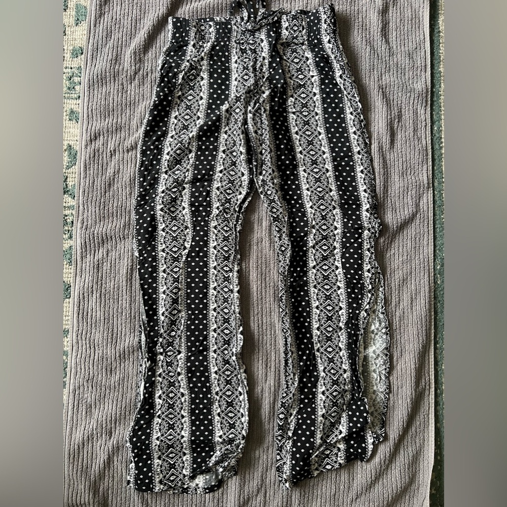 Cloth black and white pattern flow bottom pants